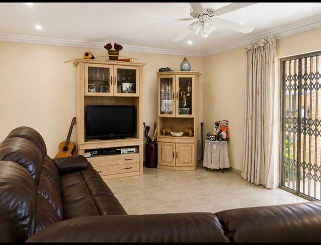 4 BEDROOM PROPERTY TO RENT IN NEWLANDS